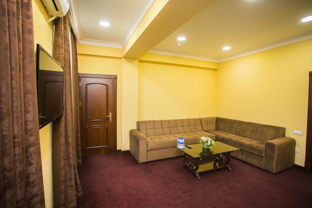 Hotel Grand Capital Ташкент Екстериор снимка